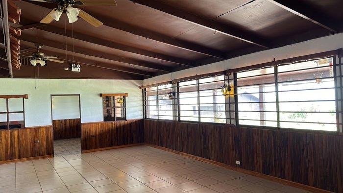 Local para eventos, restaurante, oficinas en San Ramón de Tres Ríos in San Ramón, La Unión, Cartago — $274,000 - Photo 3 of 29