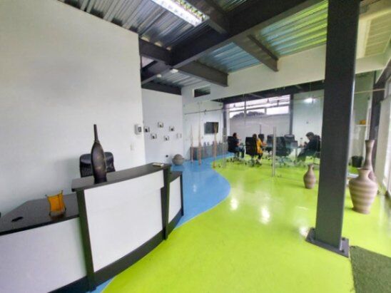 Se vende espaciosa bodega con espacios para oficina en san Rafael de Alajuela 25-111 en San Rafael, Alajuela — $400,000