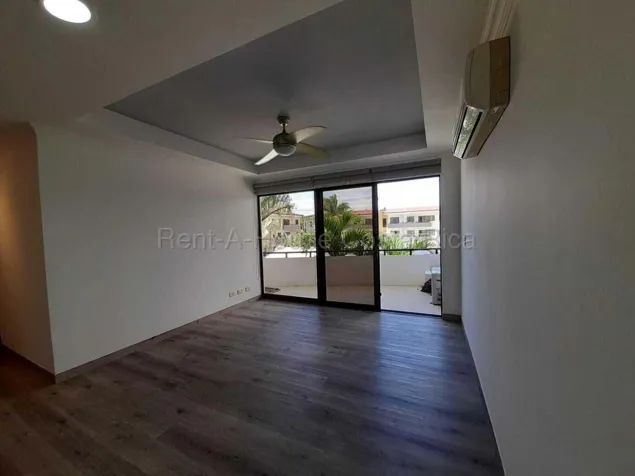 Venta de apartamento remodelado con 2 terrazas en Santa Ana Centro #27-522 GS en Santa Ana, San José — $190,000 - Foto 3 de 11