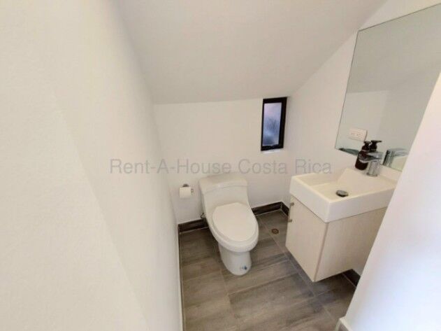 Venta de Casa de 3 Niveles en Pozos de Santa Ana. RAH 26-1497 in Pozos, Santa Ana, San José — $265,000