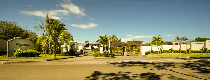 SE VENDE HERMOSA CASA-CONDOMINIO ROYAL PALM - 5739m2 LA GARITA en Garita, Alajuela — $2,500,000 - Foto 3 de 42