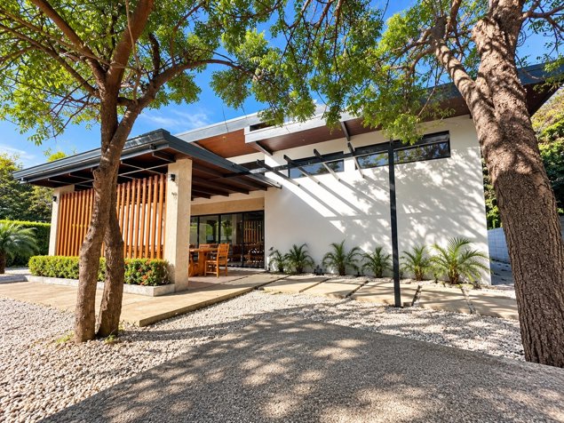 The Beach House – Vacation Home with Private Pool Near Tamarindo en Tamarindo, Santa Cruz, Guanacaste — $50 - Foto 2 de 20