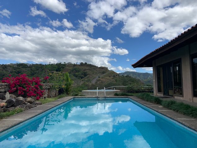 Hermosa casa con hermosos vistas en Vista Mar in Desmonte, San Mateo, Alajuela — $500,000