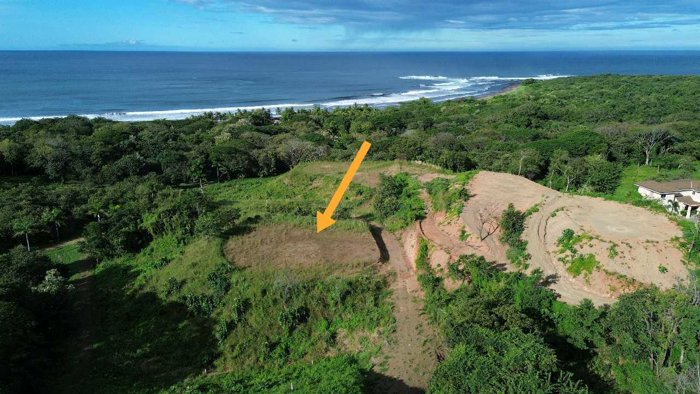 Ocean-View Lot Steps from the Beach – 9,216 m² with Sunset Views en Cuajiniquil, Santa Cruz, Guanacaste — $749,000