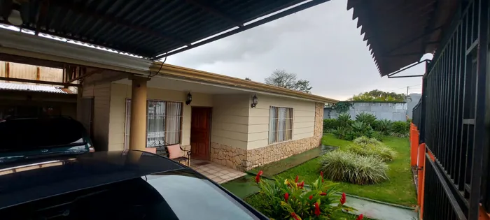 Casa en venta en Naranjo con 4 habitaciones 2 baños oficina y terraza en Palmitos, Naranjo, Alajuela — $150,000