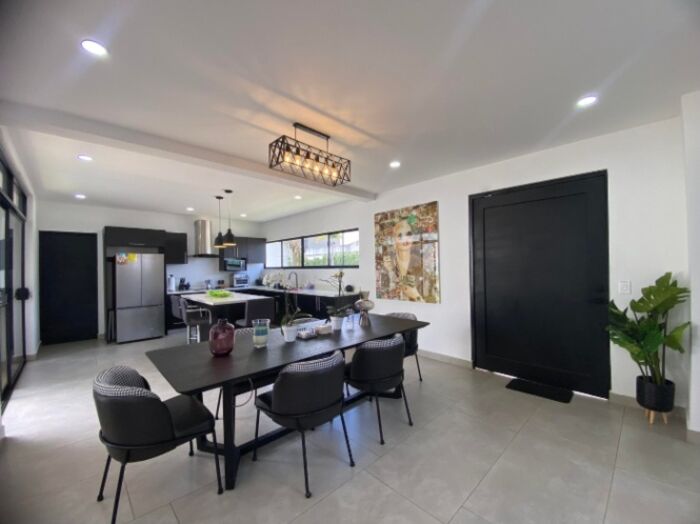 Se vende casa en San Rafael Escazú 26-522 en San Rafael, Escazú, San José — $335,000