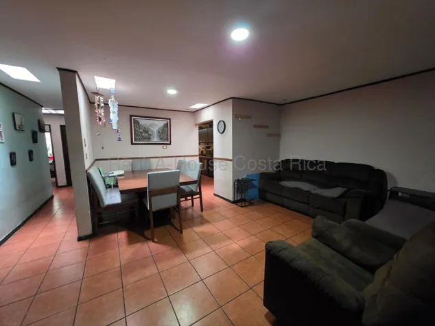 CASA EN VENTA EN CALLE BLANCOS GOICOCHEA SAN JOSÈ en Calle Blancos, Goicoechea, San José — ₡ 98 500 000 - Foto 2 de 13