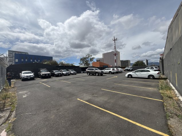 VENTA DE LOTE DE 989 m² CON PARQUEO EN BARRIO LA CALIFORNIA, SAN JOSÉ in Catedral, San José — $1,335,150 - Photo 3 of 5
