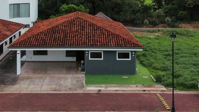 Casa en Venta Condominio el Encino Liberia Guanacaste in Liberia, Guanacaste — $280,000