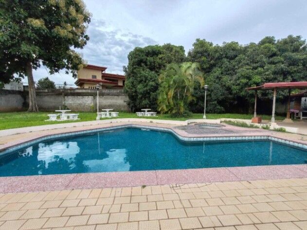 Se Vende Amplia Casa en Ulloa, Heredia / JB OFC Mls. 25-643 en Ulloa, Heredia — $1,300,000