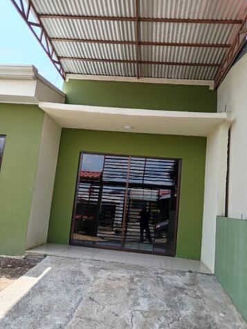 Se alquila casa con finos acabados en Guácima, Alajuela — ₡ 350 000