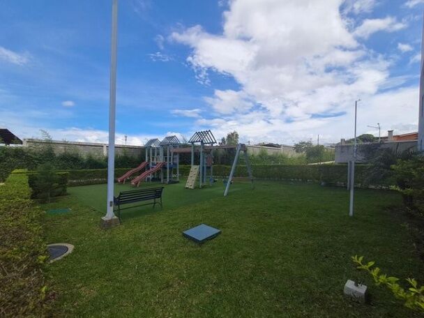 MLS-26-1122 LS ALQUILER APARTAMENTO HEREDIA CENTRO en Heredia — $1,100