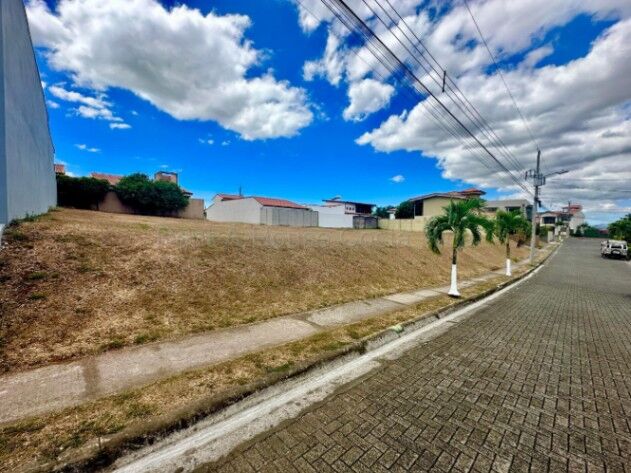 VENDO LOTE EN CONDOMINIO LOMAS DE BOSQUE, GRECIA ALAJUELA. en Puente De Piedra, Grecia, Alajuela — $57,000