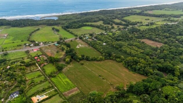 SE VENDE FINCA PLANA FRENTE A CARRETERA COSTANERA IDEAL PARA DESARROLLO INMOBILIARIO O TURISTICO in Savegre, Quepos, Puntarenas — $1,100,000