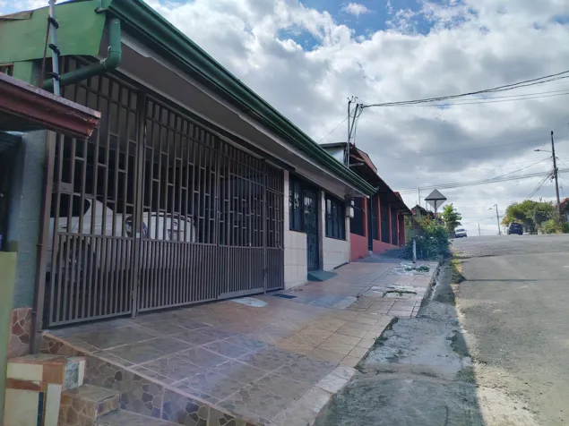 Venta de casa con local comercial en Pérez Zeledón en San Isidro De El General, Pérez Zeledón, San José — ₡ 75 000 000 - Foto 2 de 35