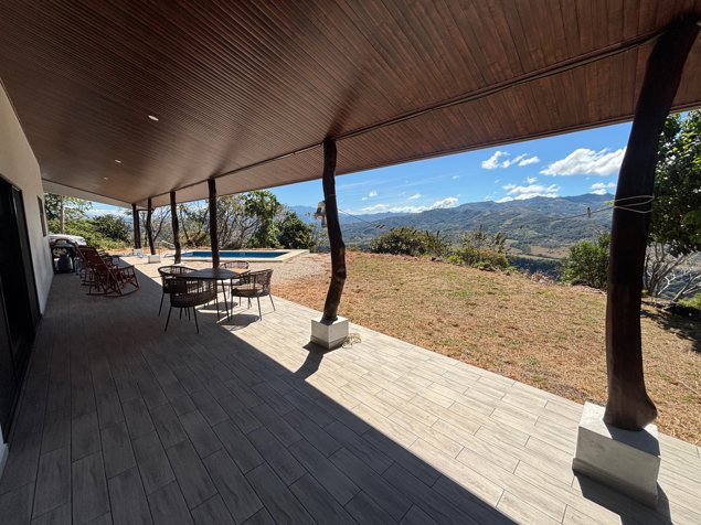 Casa de estilo único y casa de huéspedes en residencial de Atenas in Atenas, Alajuela — $469,000