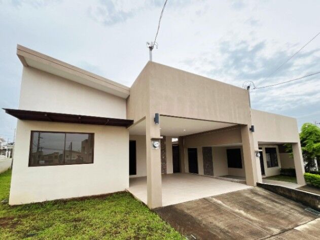 Venta de Hermosa Casa en San Isidro de Alajuela  in San Isidro, Alajuela — $190,000