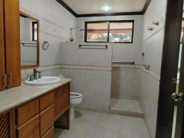 Venta de Casa en Escazú, San José. RAH 25-664 en San Rafael, Escazú, San José — $310,000