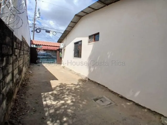 Venta de casa con amplio terreno e inversión estratégica #26-1910 GS in Liberia, Guanacaste — $275,000 - Photo 3 of 8