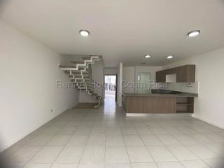 Alquiler de Casa Familiar en Condominio con Excelentes Amenidades en Heredia #27-279 GS en San Miguel, Santo Domingo, Heredia — $1,970 - Foto 4 de 14