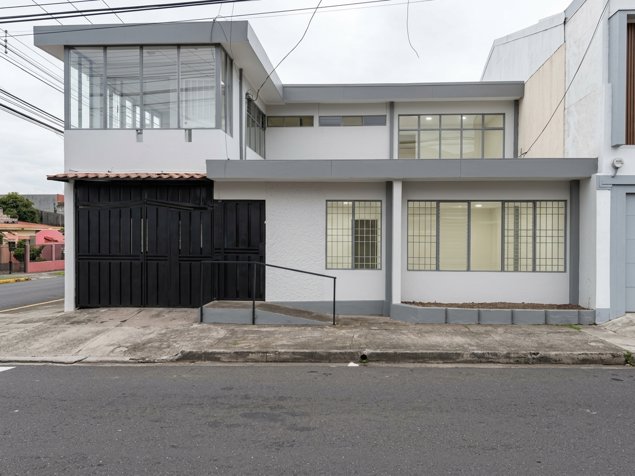 VENTA DE CASA CON USO MIXTO, HEREDIA CENTRO in Heredia — $220,000