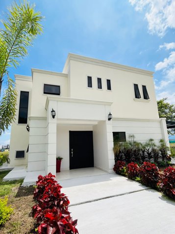 Casa como nueva en etapa nueva Las Masetas en Los Reyes en Guácima, Alajuela — $330,000