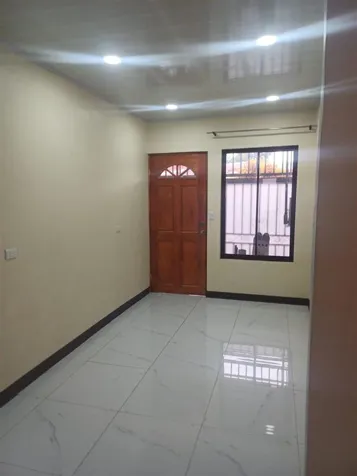 Casa completamente remodelada en Desamparados, San José — ₡ 49 000 000 - Foto 2 de 12
