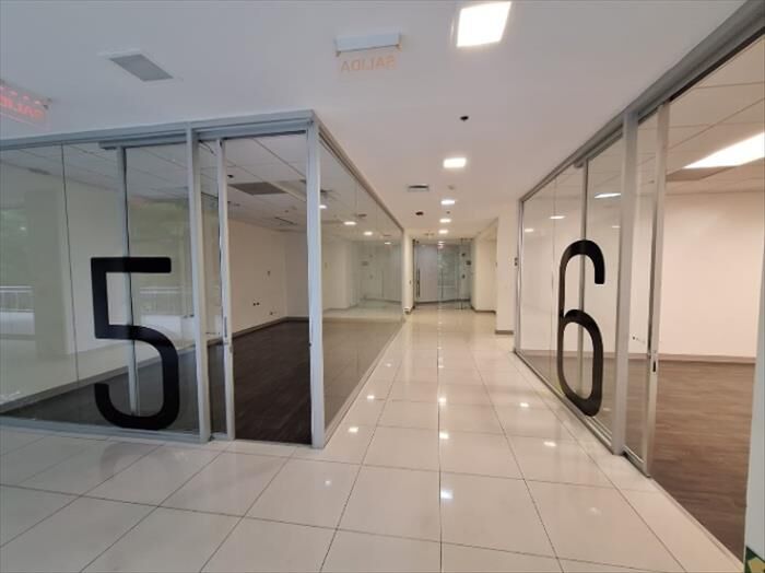 ALQUILER DE OFICINA, SAN JOSÉ, ESCAZU en Escazú, San José — $13,425