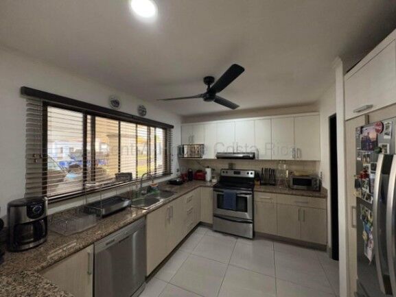 MLS-26-1494 VENTA HERMOSA CASA BELEN HEREDIA CONTACTENOS AL # 88987222 en San Antonio, Belén, Heredia — $485,000