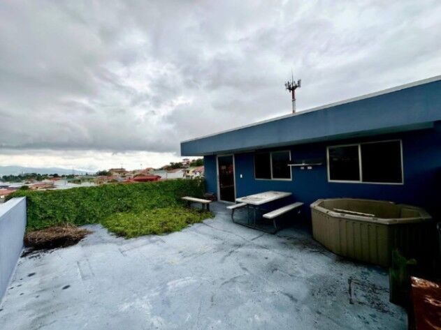 VENDO CASA+4 APTOS EN MORAVIA-SAN JOSÉ. in San Vicente, Moravia, San José — $600,000