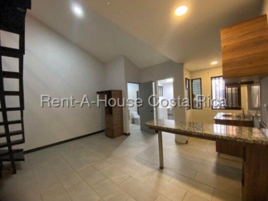 Alquiler de Apartamento en Escazú-Centro. RAH 26-1408 in Escazú, San José — ₡ 290 000