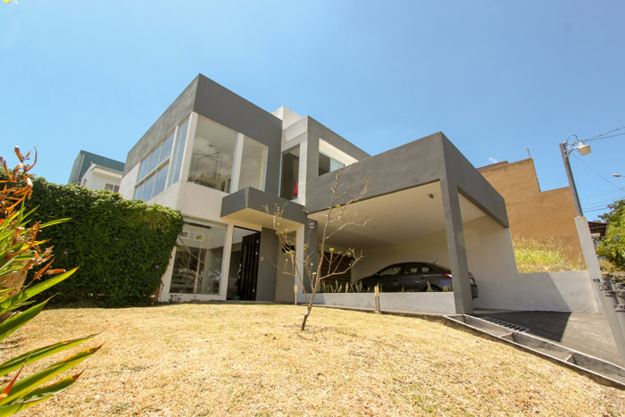 Casa Moderna en Brasil de Santa Ana con Patio, Rancho BBQ y Seguridad en Brasil, Santa Ana, San José — $275,000