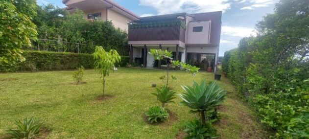 CASA EN VENTA, GUÀCIMA ALAJUELA,$320.000 COD#26-723 en Guácima, Alajuela — $3,200,000