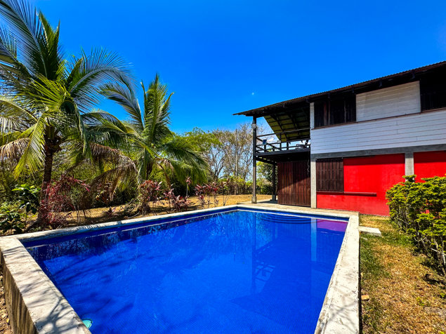 Quinta con piscina cerca del Peñón de Guacalillo in Jacó, Garabito, Puntarenas — $280,000