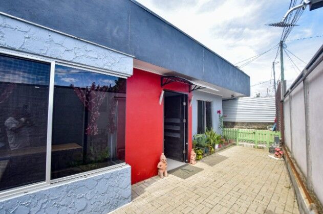 Casa de 3 cuartos cerca a Walmart, Perez Zeledon. in San Isidro De El General, Pérez Zeledón, San José — $130,000