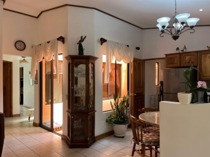 VENTA CASA DE 1 PLANTA EN RESIDENCIAL SANTA ANA POZOS 3 HAB in Pozos, Santa Ana, San José — $195,000
