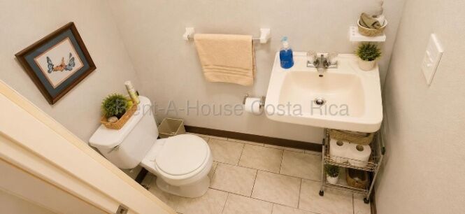 Se vende casa en Mercedes Montes de Oca 27-113 in Mercedes, Montes De Oca, San José — ₡ 75 000 000