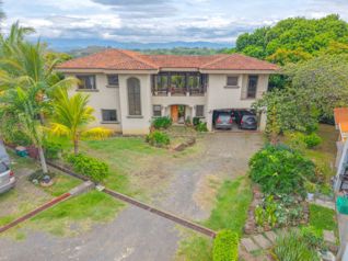 Se Vende . Vivienda Esclusiva en Condominio Pequeño