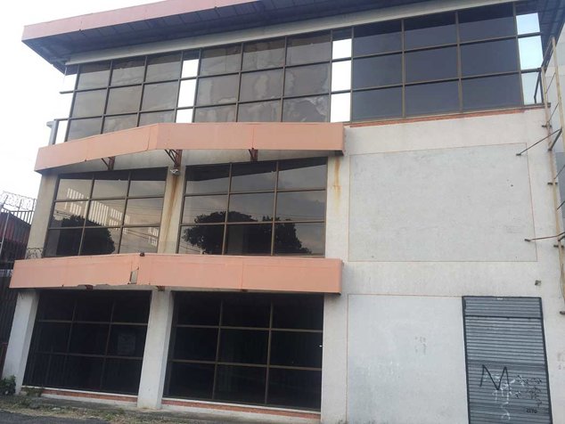 SE VENDE EDIFICIO COMERCIAL ESQUINERO DE 4 NIVELES UBICADO EN ZARCERO en Zarcero, Alajuela — ₡ 378 158 800 - Foto 2 de 4