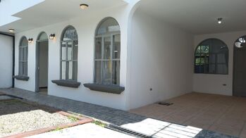  Encanto Colonial a Minutos de San José – Espacios Amplios para Vivir o Emprender in Mercedes, Montes De Oca, San José — $254,000 - Photo 5 of 27
