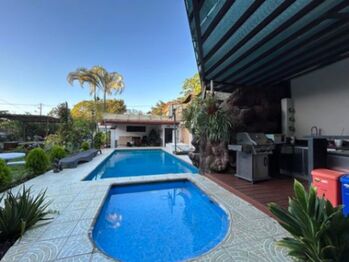 Se vende moderna quinta con piscina en Colon de Mora 24-901 in Colón, Mora, San José — $900,000 - Photo 5 of 23