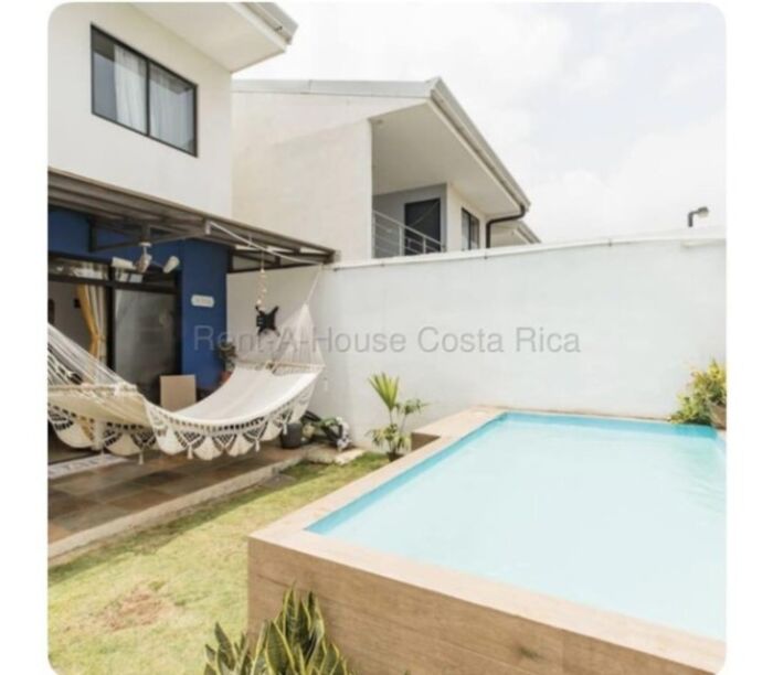 Venta de Casa en Mercedes de Heredia. RAH 26-1796 PRECIO REBAJADO in Ulloa, Heredia — $250,000