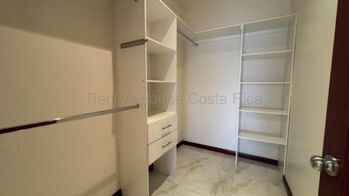 Alquiler de Apartamento AMUEBLADO en Escazú-San Rafael. RAH 27-32 in San Rafael, Escazú, San José — $2,500 - Photo 5 of 10