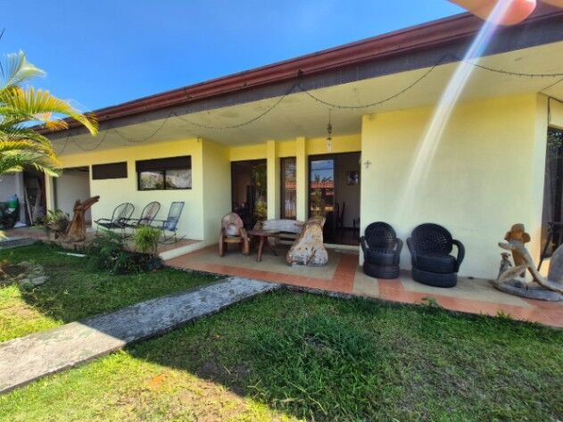 CASA AMERICANA DE 4 HABITACIONES EN VENTA – BARRIO LOURDES, PÉREZ ZELEDÓN in San Isidro De El General, Pérez Zeledón, San José — $299,000