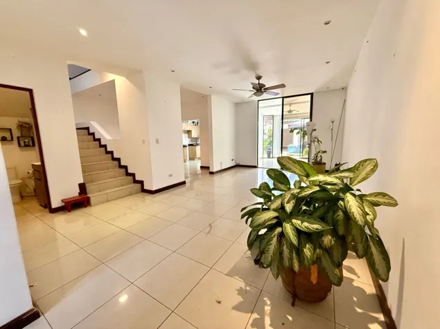 Casa Independiente en venta en Rohrmoser con 4 Habitaciones in Pavas, San José — $335,000
