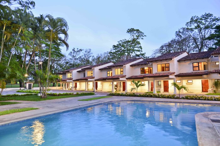 VENTA DE INVERSION, PAQUETE TOWNHOUSES PARA AIR B&B, HEREDIA, CARIARI in San Antonio, Belén, Heredia — $1,665,000