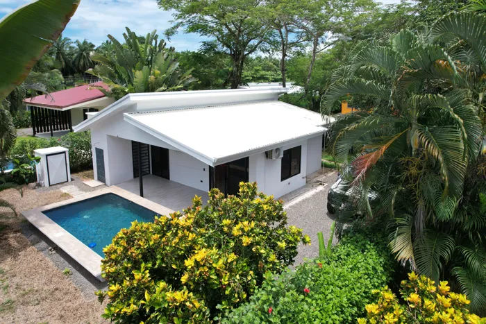 New Open-Concept Home with a Private Pool -Near Playa Banderas in Parrita, Puntarenas — ₡ 117 000 000