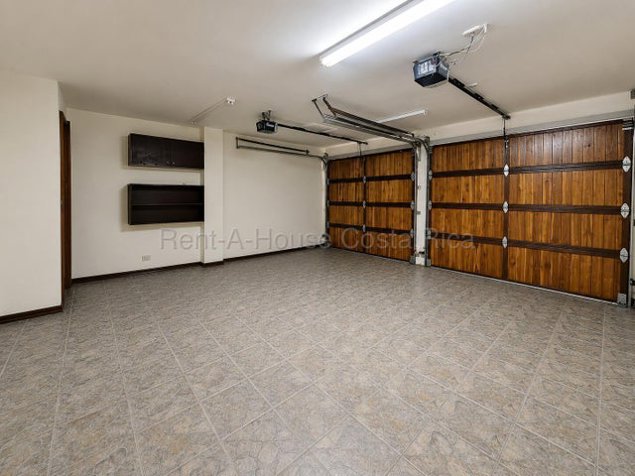 Venta de Exclusiva Casa de Lujo en Granadilla, Curridabat / Mls. 27-97 OFC JB in Granadilla, Curridabat, San José — $650,000 - Photo 3 of 9