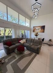 Venta Apartamento en Condominio San Nicolás de Bari en Pozos, Santa Ana, San José — $215,000 - Foto 2 de 28