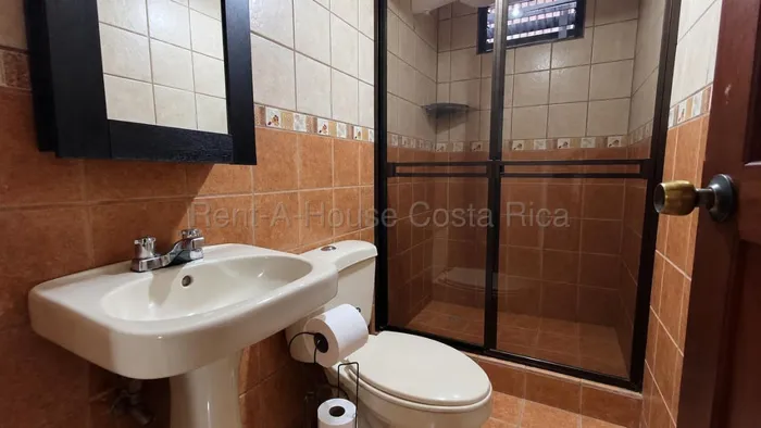 Venta de Casa en Villas de Ayarco - La Unión, Cartago. RAH 27-631 in San Juan, La Unión, Cartago — ₡ 65 000 000 - Photo 3 of 11